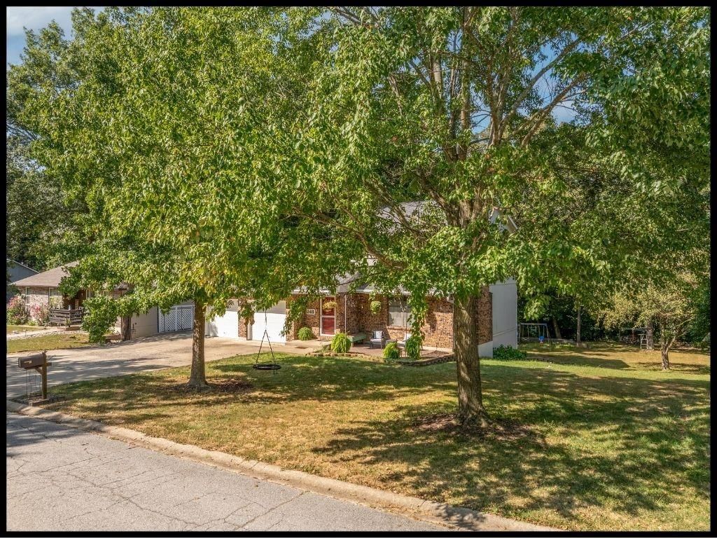 1411 Woodlawn Drive — photo 63