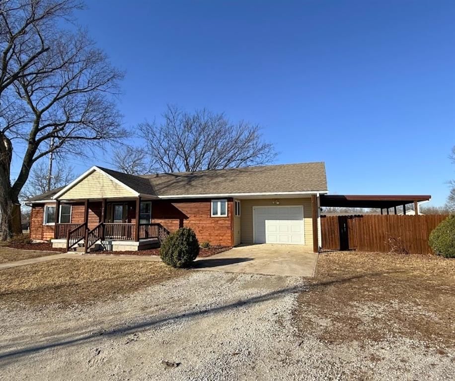 715 E Highland Avenue — photo 1