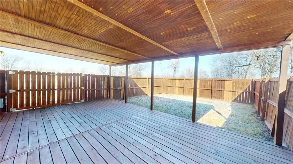 715 E Highland Avenue — photo 3