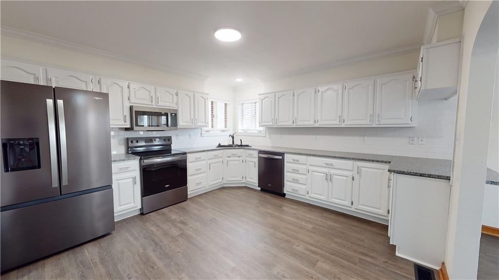 715 E Highland Avenue — photo 5