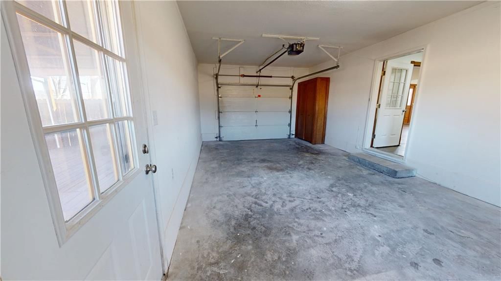 715 E Highland Avenue — photo 8