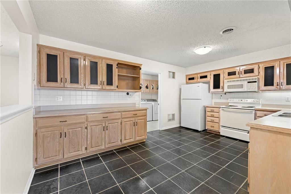 5903 NW 64th Terrace — photo 8