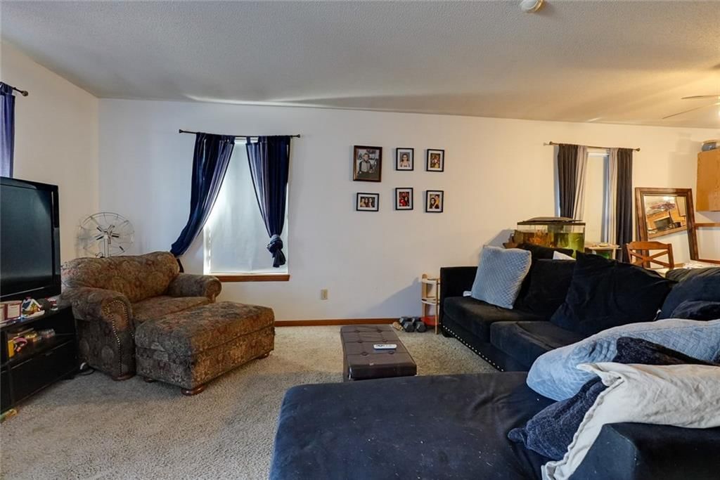 930 S Leslie Street — photo 3