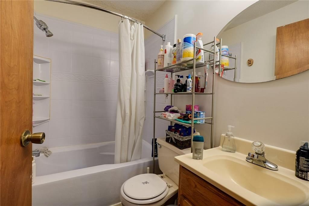 930 S Leslie Street — photo 15