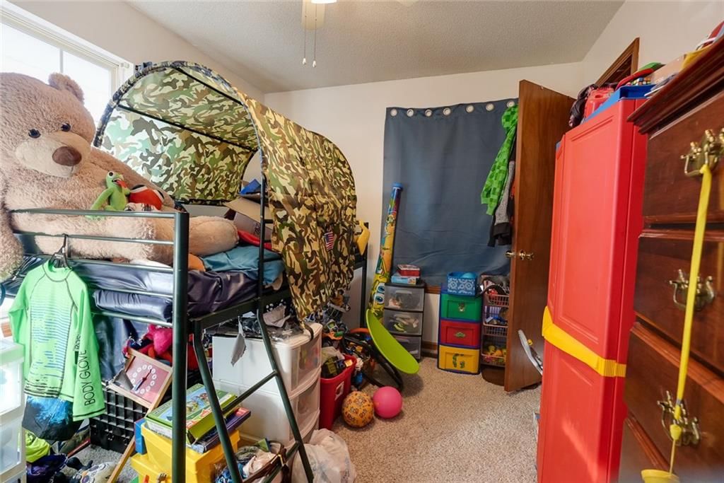930 S Leslie Street — photo 16