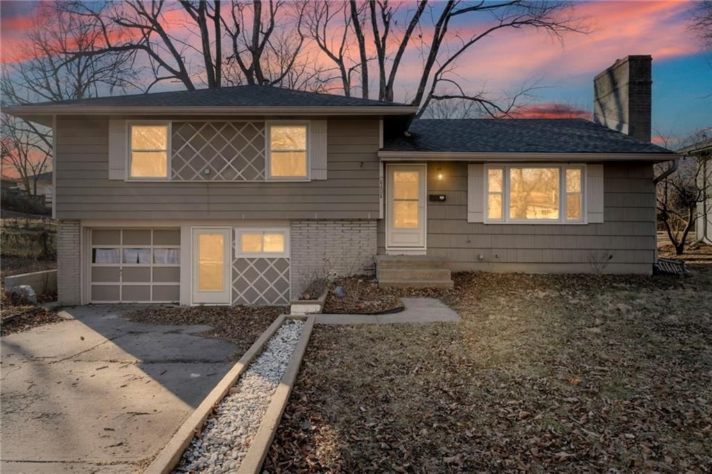 8608 Spring Valley Road, Raytown, MO