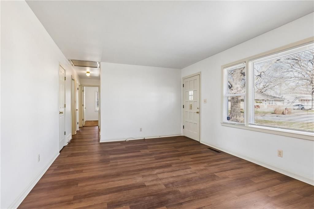5301 NE 42nd Terrace — photo 4