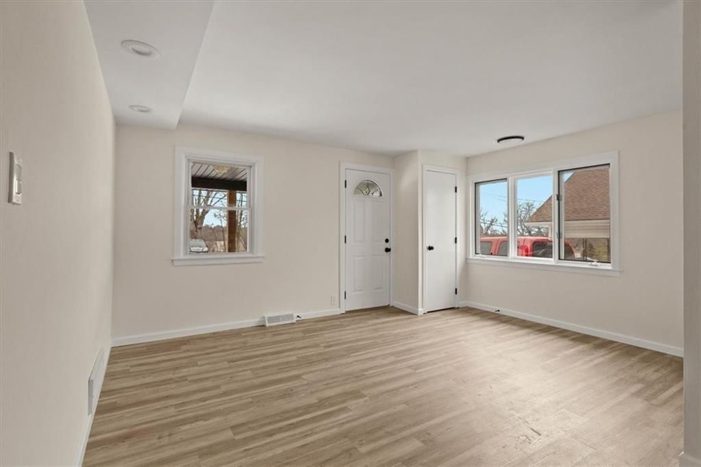 613 E Lexington Avenue — photo 2