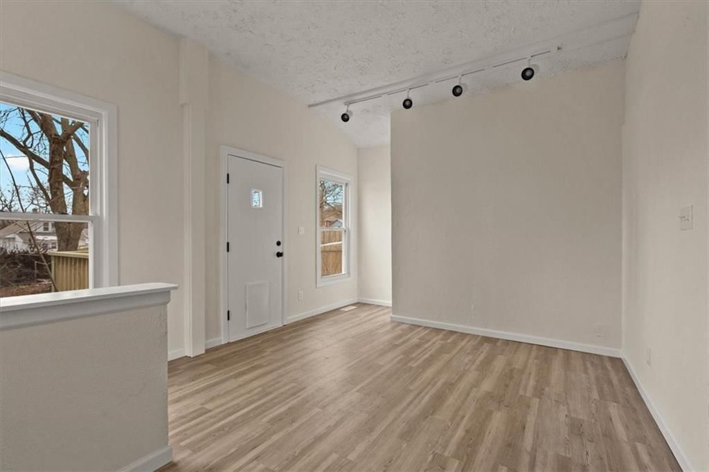 613 E Lexington Avenue — photo 22