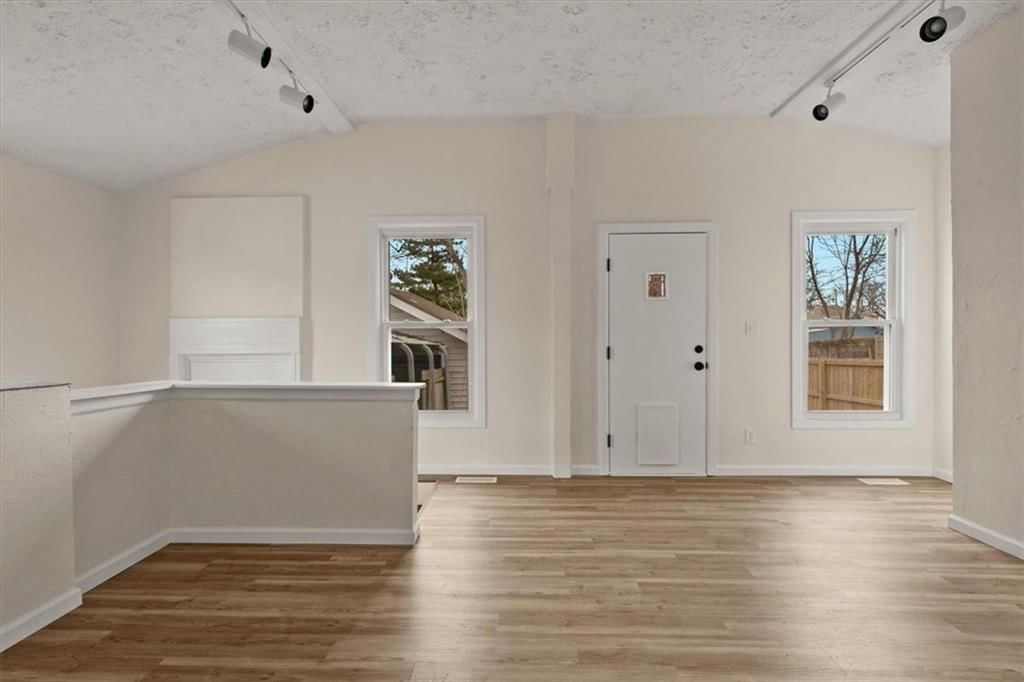 613 E Lexington Avenue — photo 23