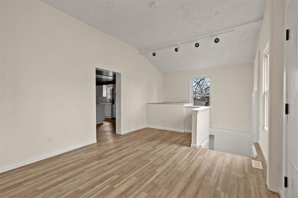 613 E Lexington Avenue — photo 24