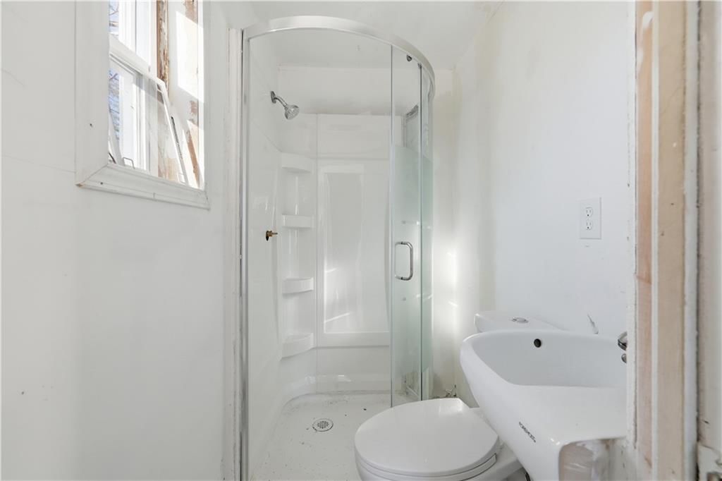 817 W White Oak Street — photo 2