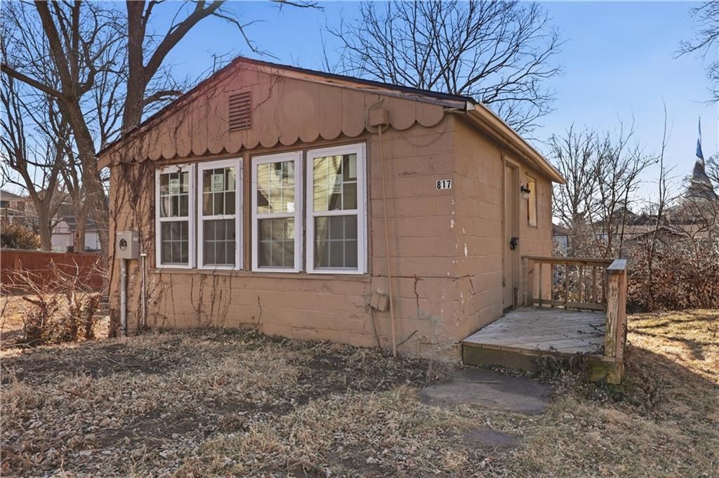 817 W White Oak Street — photo 10