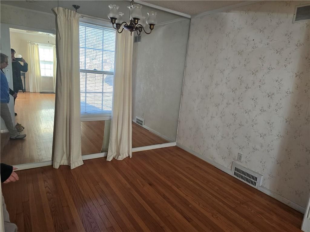 520 E 66th Terrace — photo 4