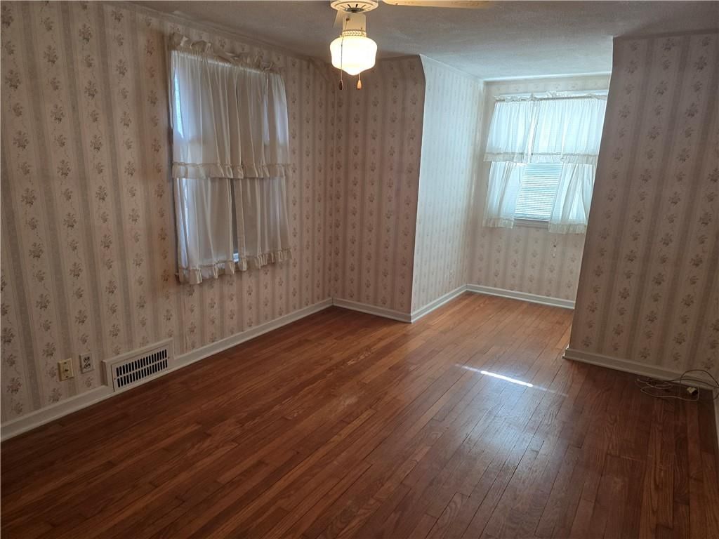 520 E 66th Terrace — photo 8