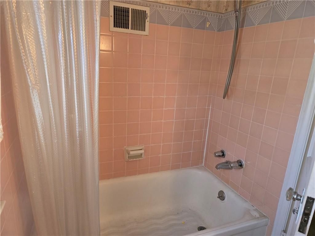 520 E 66th Terrace — photo 10