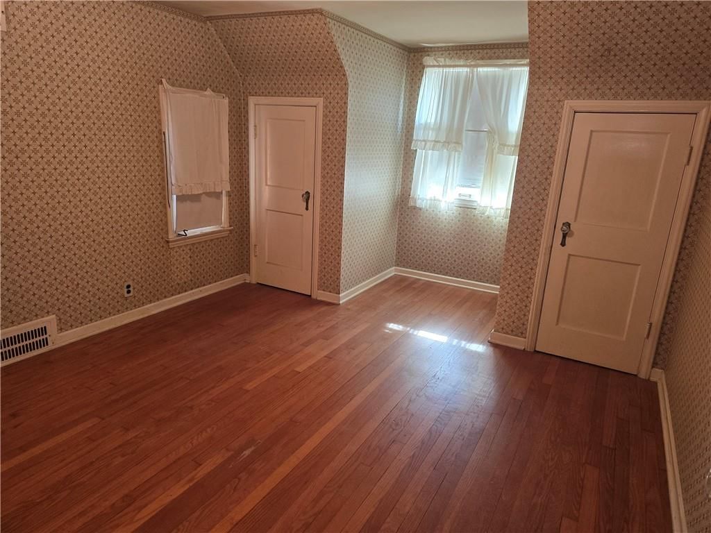 520 E 66th Terrace — photo 11