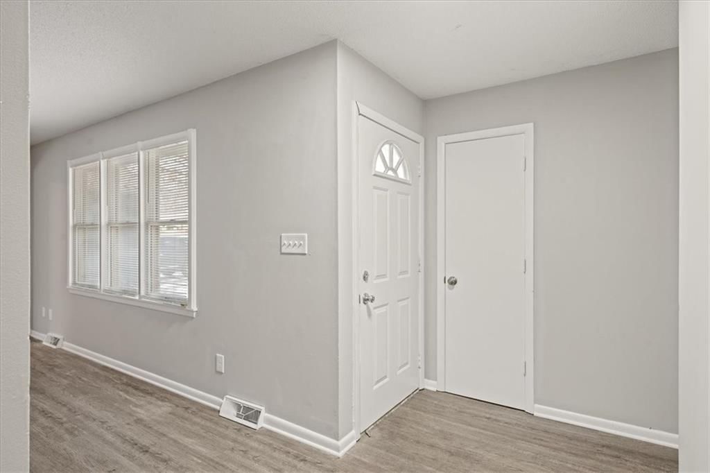 612 Christopher Street — photo 4