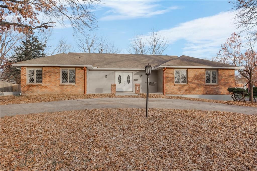 8641 Broadmoor Street — photo 2