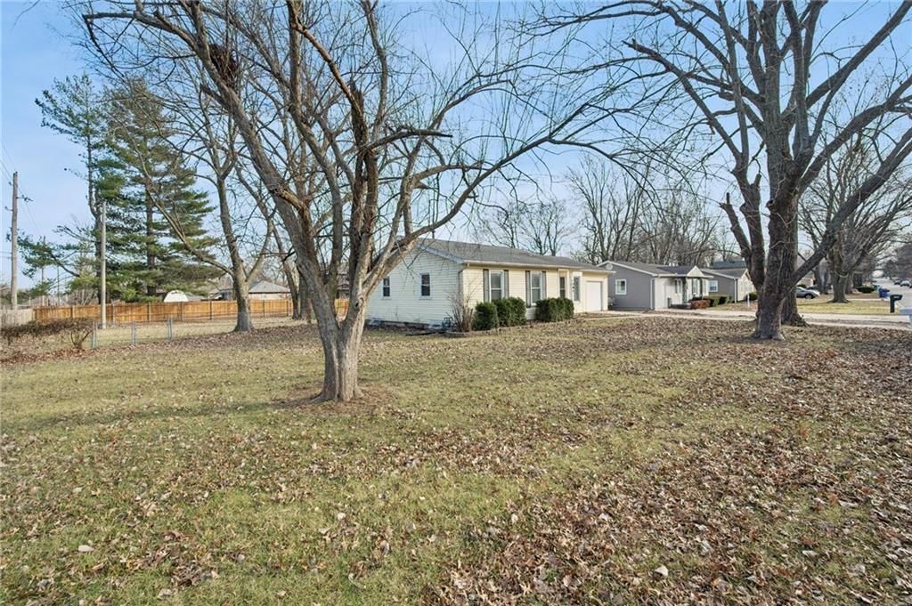 101 SE BRENTWOOD Drive — photo 3