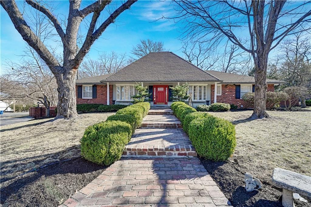 8601 Juniper Lane, Prairie Village, KS