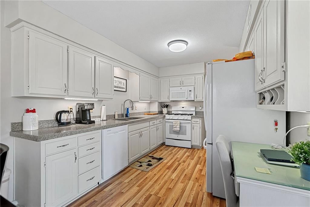 11332 KING Street — photo 9