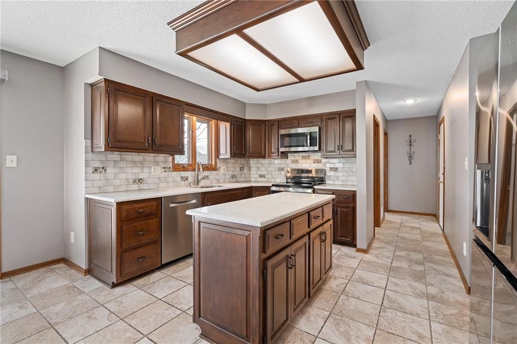 10405 King Street — photo 20