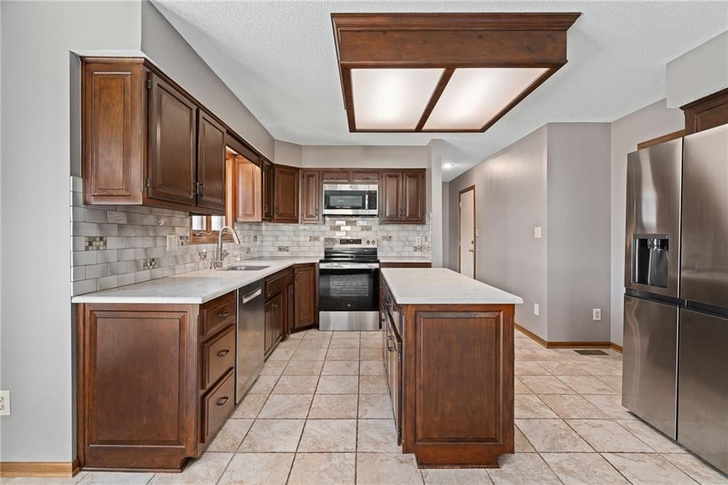 10405 King Street — photo 21