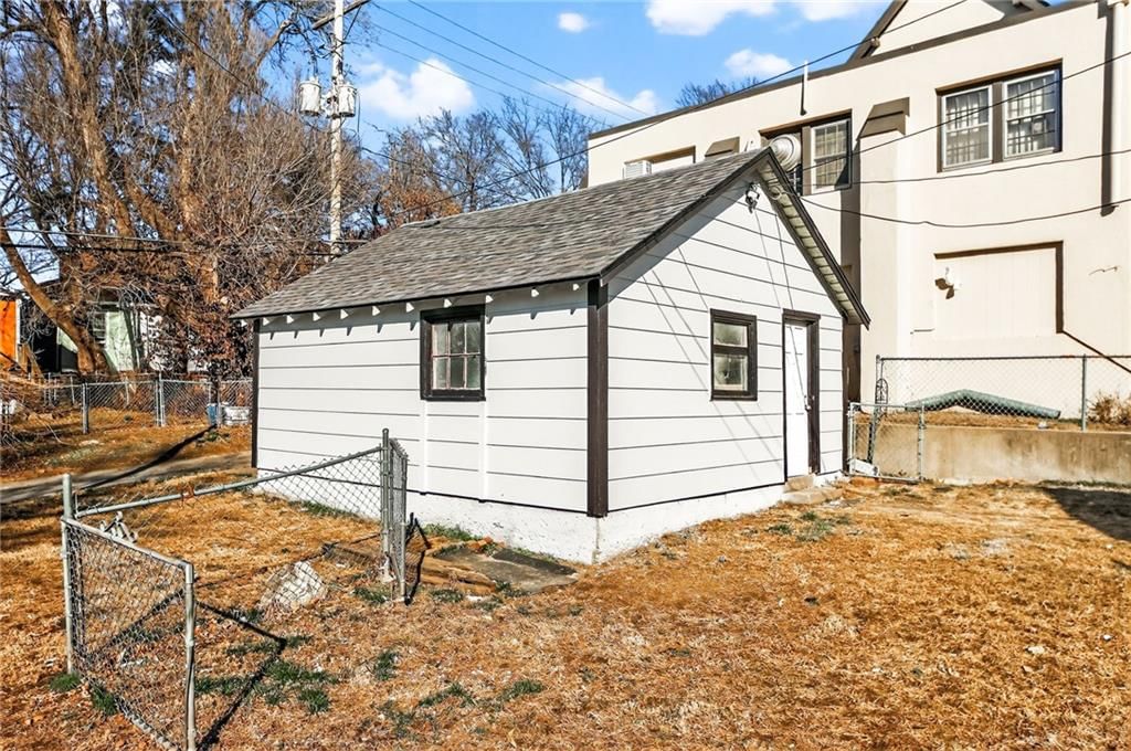 712 Seneca Street — photo 3