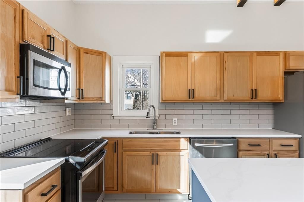 712 Seneca Street — photo 6