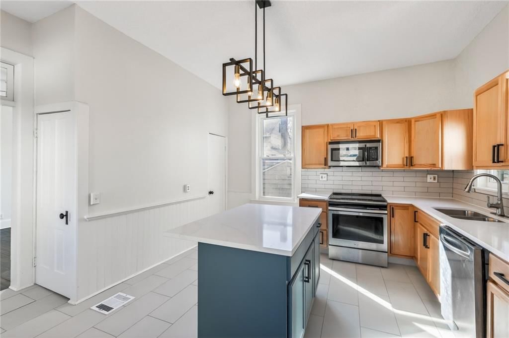 712 Seneca Street — photo 8