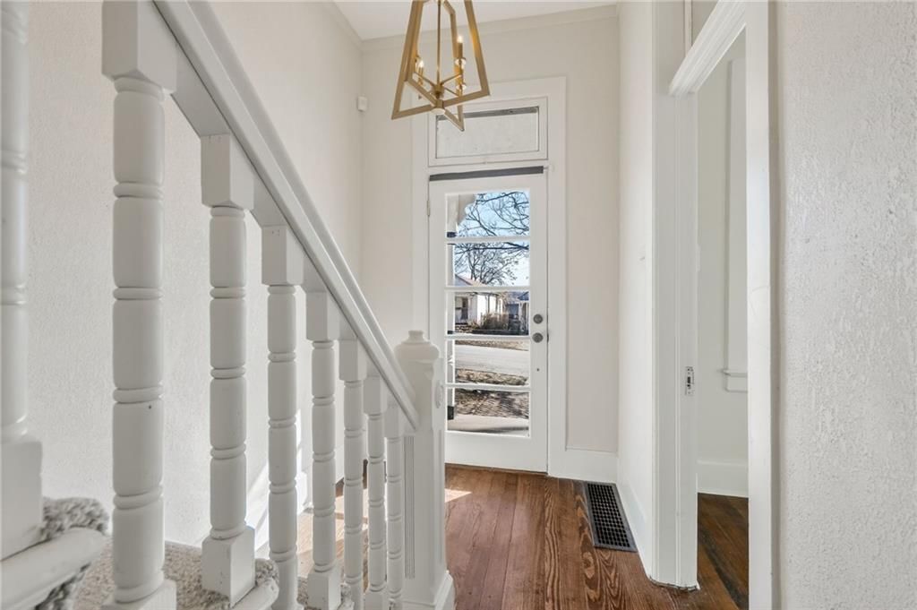 712 Seneca Street — photo 9