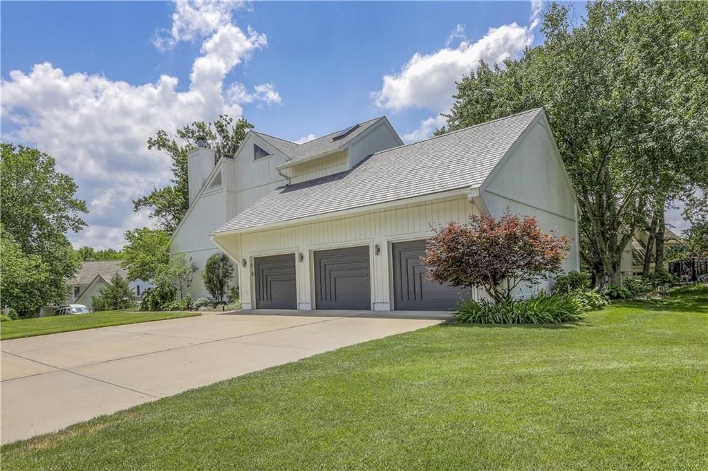 1112 NE Long Ridge Road — photo 3