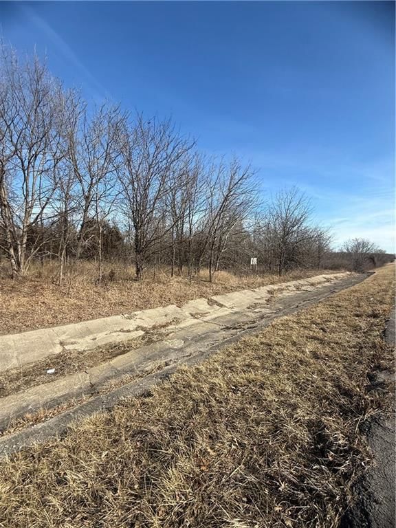 Outer Road West & N Amity Avenue — photo 6