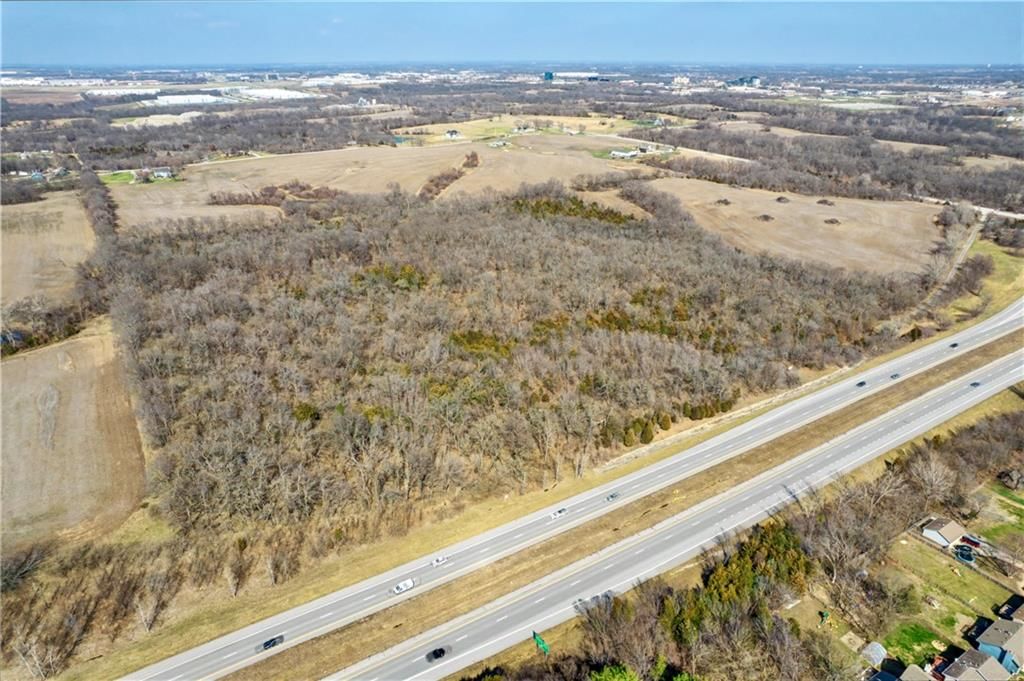 Outer Road West & N Amity Avenue — photo 16