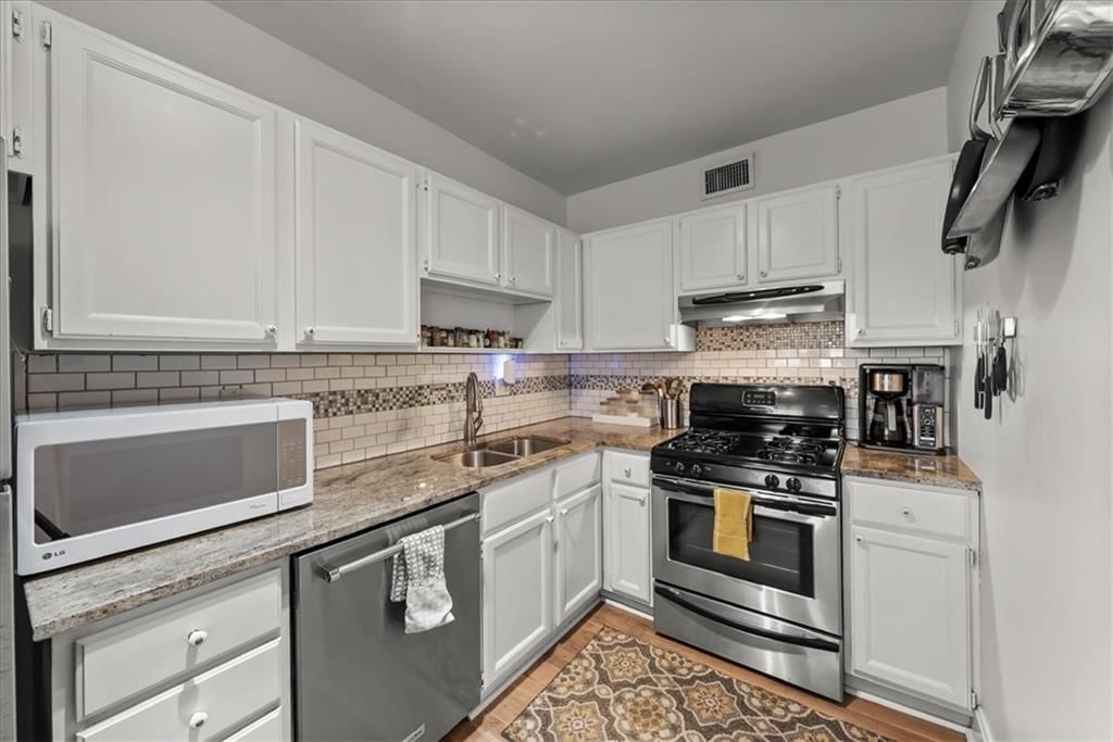 4227 Oak Street — photo 15