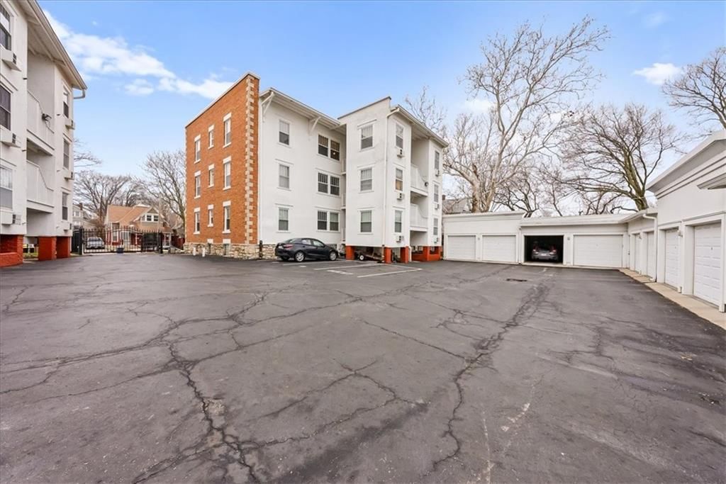 4227 Oak Street — photo 28