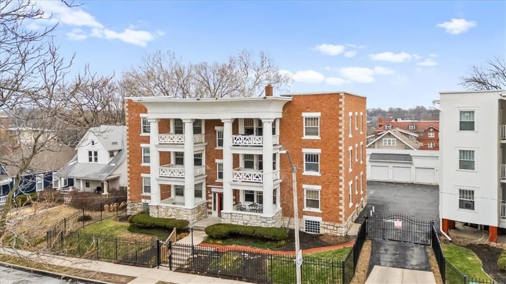 4227 Oak Street — photo 30