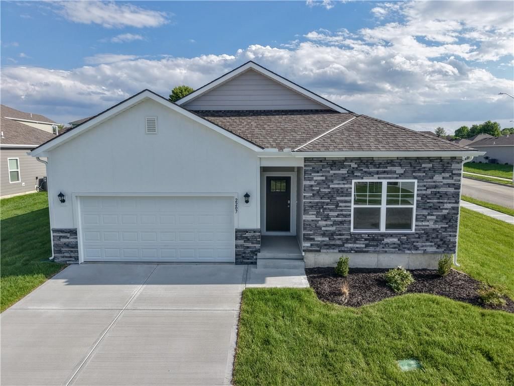 2207 Creek View Lane — photo 2