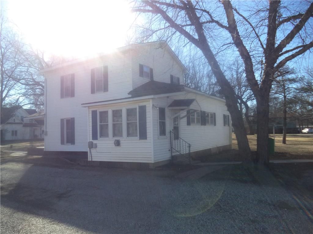 326 E Maple Street — photo 5