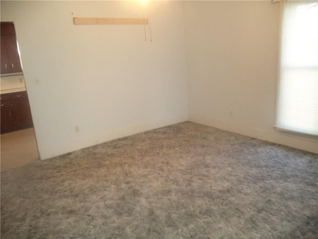326 E Maple Street — photo 15