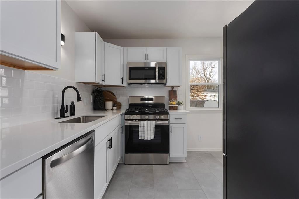 9822 England Drive — photo 8