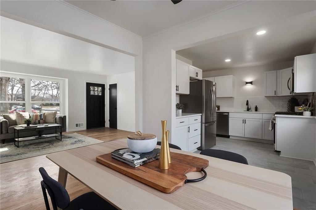 9822 England Drive — photo 11