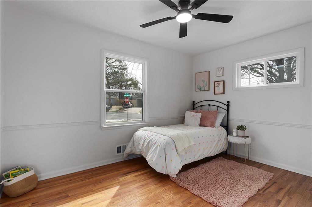 9822 England Drive — photo 16