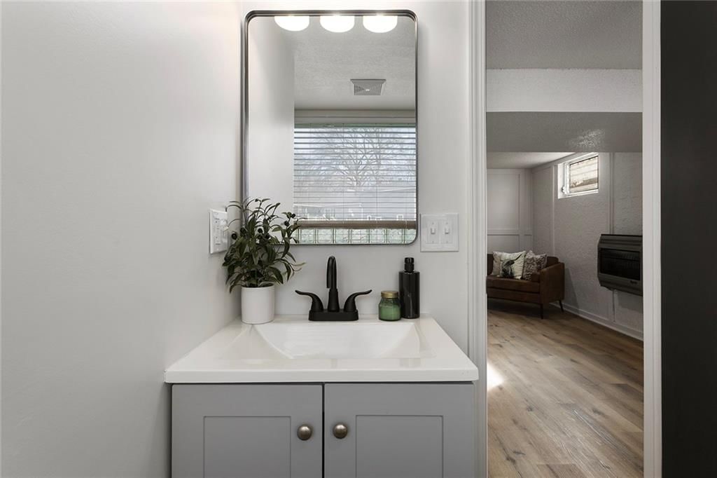 9822 England Drive — photo 25