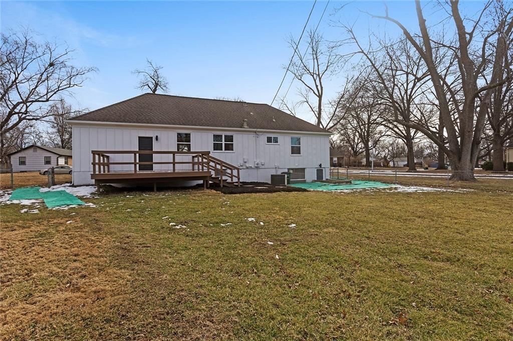 9822 England Drive — photo 31