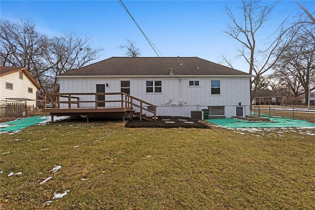 9822 England Drive — photo 32