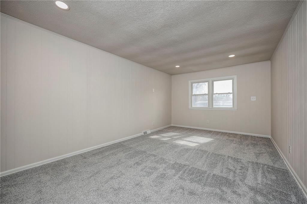 6422 Spring Avenue — photo 17
