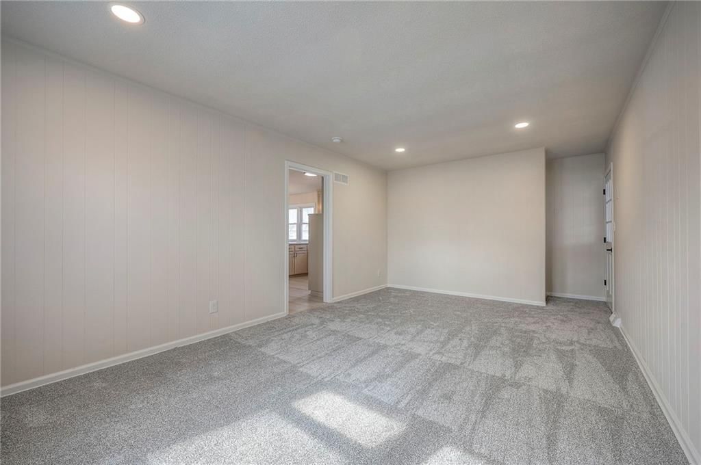 6422 Spring Avenue — photo 18