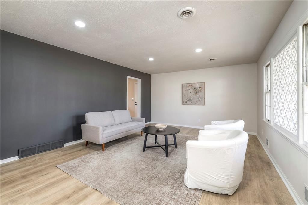 5729 Laurel Avenue — photo 4